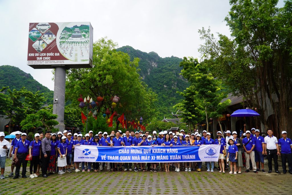 Khách hàng NPP Đại Hoàng của Xi Măng Xuân Thành tham quan Tràng An - Ninh Bình