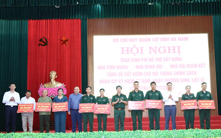 Xuan Thanh Cement joined hands to build "Gratitude Houses" and "Comrades&#39; Houses" for soldiers and policy families